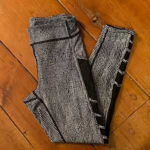 LULULEMON LEGGINGS SIZE SMALL